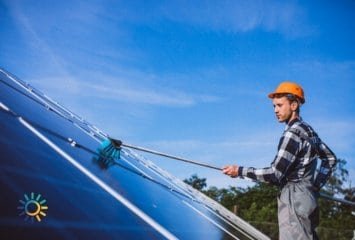 Mantenimiento y limpieza de paneles solares en Colombia | Instala Solar